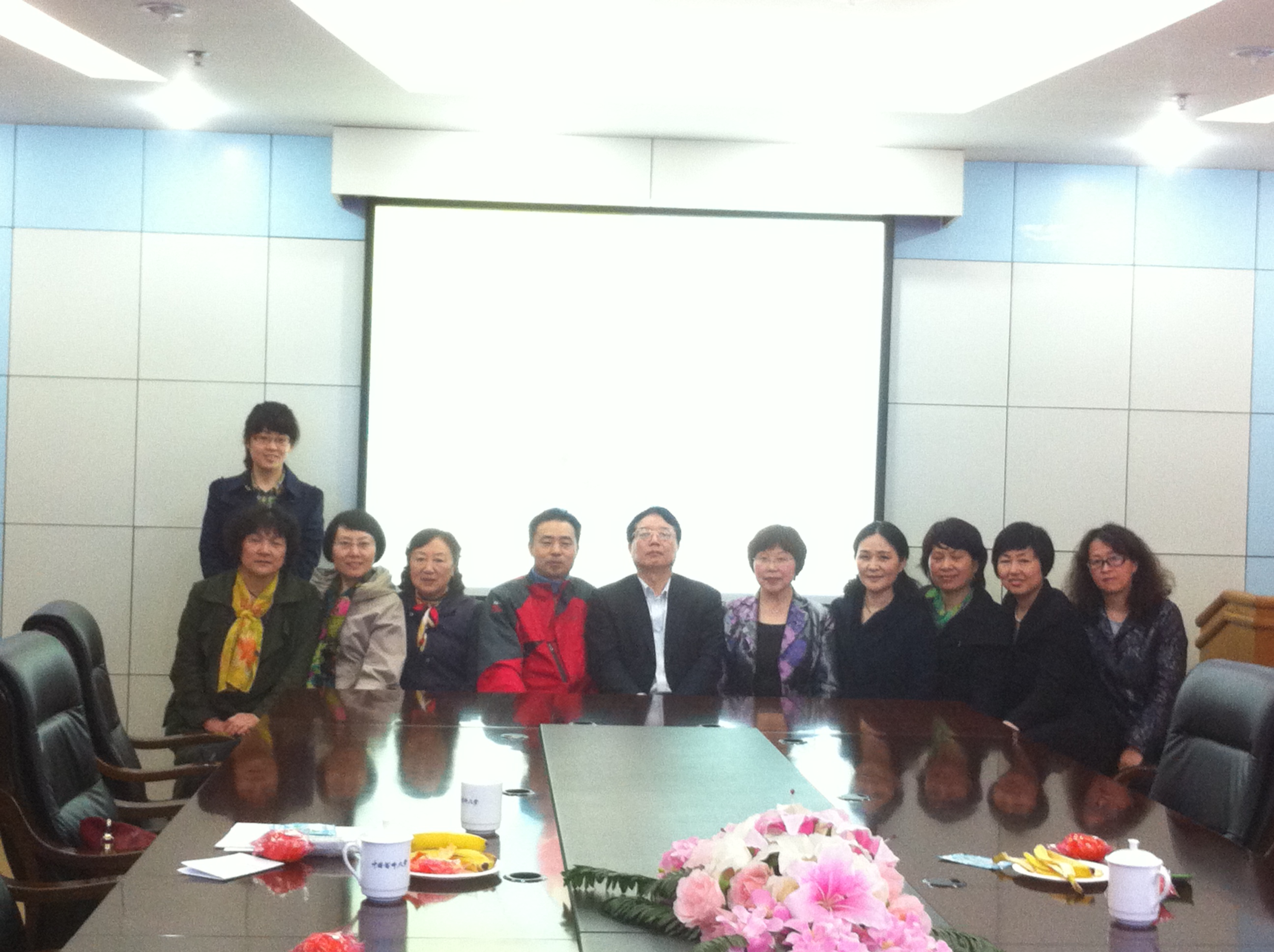 省科协分管领导冯异香老师与女科技工作者